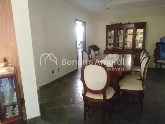 Imagem Se você busca espaço, conforto e contato com a natureza, essa casa vai te conquistar.
Em um terren...