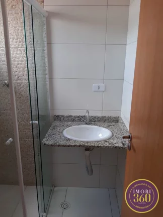 Imagem Casa em Condomínio Fechado com 02 Suítes com 02 vagas de garagem na Vila RéRé