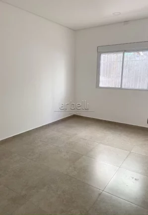 Imagem Casa comercial bem ampla com 250 M² com 5 salas, 3 lavabos, cozinha, 4 vagas de garagem, quintal e ...
