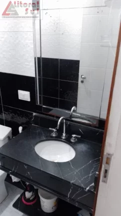 Imagem Casa à venda em Praia Grande-SP, bairro Ocian: 2 quartos, 1 sala, 1 banheiro, 2 vagas, 150m². Imperdível oportunidade!