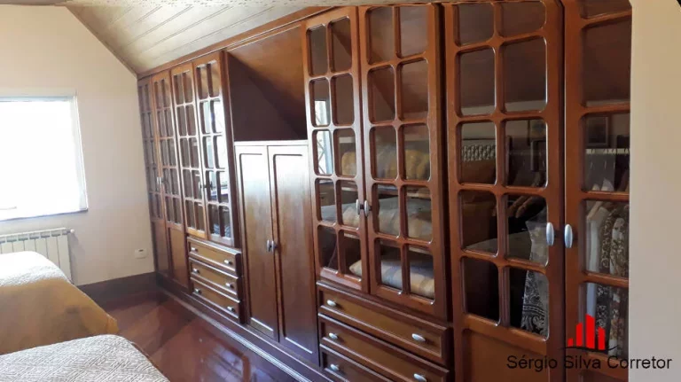 Imagem Casa com 04 Suítes à Venda, em Condomínio Fechado Alto Padrão.