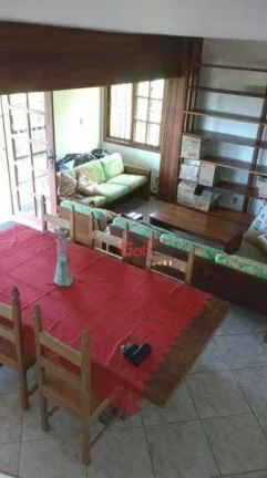 Imagem Casa com 5 dormitórios à venda, 420 m² por R$ 5.000.000 - Village da Ferradura - Armação dos Búzios/RJ