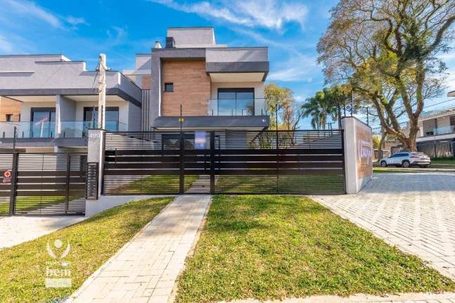 Imagem Sobrado 3 Suítes com QUINTAL, 228m², terraço com churrasqueira e 3 vagas de garagem à venda no Água Verde