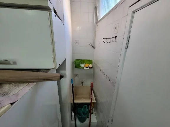 Imagem PITANGUEIRAS – NA QUADRA DA PRAIA, EXCELETE APARTAMENTO COM LINDA VISTA MAR, ANDAR ALTO, CLARO E SUPER AREJADO, PRÉDIO RECÉM REFORMADO.