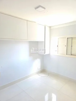 Imagem Apartamento de 3 dormitórios com móveis planejados e piscina no Condomínio Residencial Nas Rocas, bairro Olinda, em Uberaba