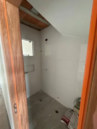 Imagem Sobrado Novo no CIC de frente para Rua - R$430 MIL
