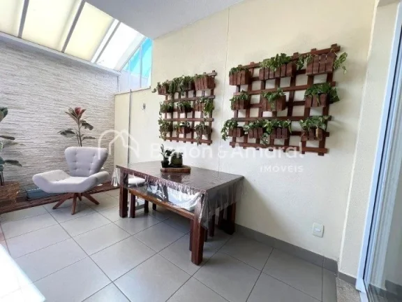 Imagem More em uma charmosa casa de vila!

 Um refúgio aconchegante em um condomínio com cara de vila, pe...