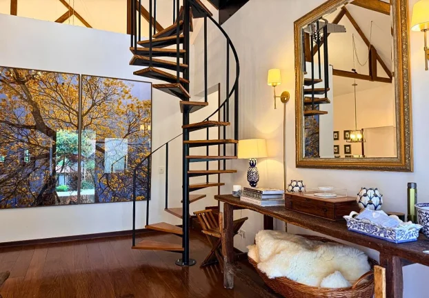 Imagem Casa de serra com lareira e jardim na Vila Inglesa | 4 dormitórios | terreno de 927 m²