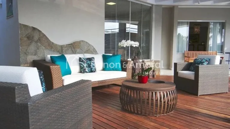 Imagem Espaçosa casa com área construída de 343 m². A residência possui living para vários ambientes,...