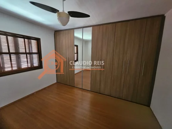 Imagem Sobrado com 3 Quartos para alugar, 179m² - Campo Grande