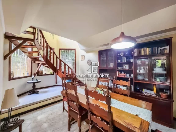 Imagem Casa à venda, 215 m² por R$ 1.300.000,00 - Albuquerque - Teresópolis/RJ