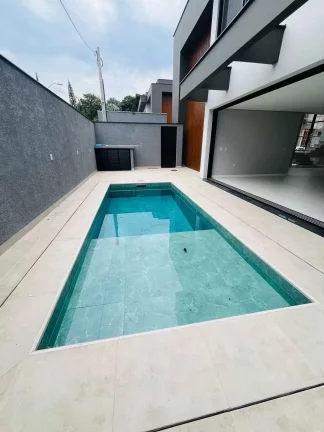 Imagem Casa alto padrão com 3 suítes sendo 1 master e 5 vagas - América | Joinville/SC