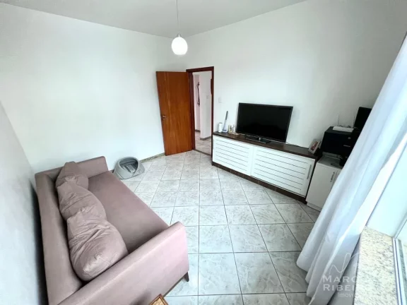 Imagem Casa com Piscina na Trindade