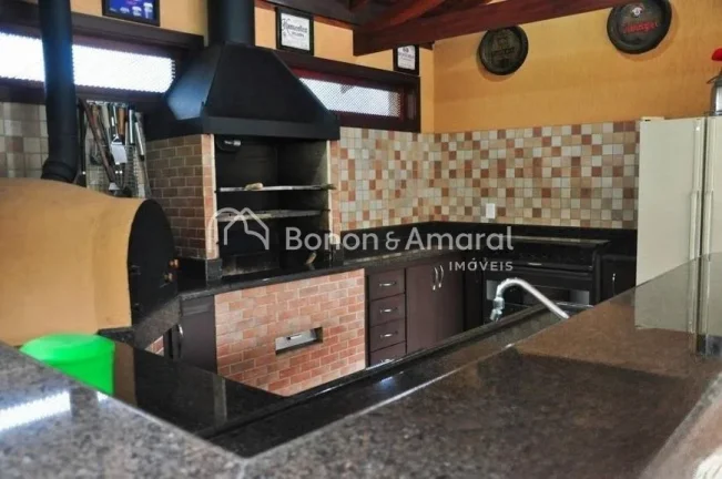 Imagem Linda e espaçosa casa! A residência possui 4 quartos, sendo todos suítes com ar condicionado e ba...