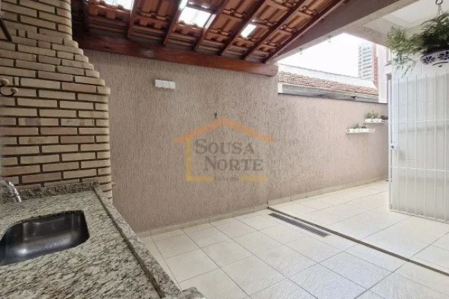 Imagem Sobrado com 182m² de área construída, distribuído em três pavimentos, com 3 dormitórios, sendo...