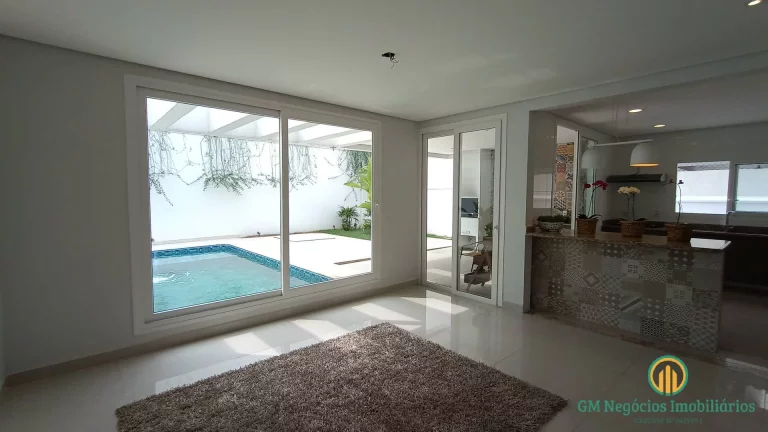 Imagem Casa com 3 suítes e piscina em condomínio de alto padrão na Granja Viana