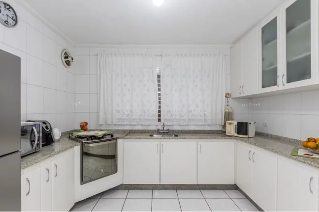 Imagem Aconchegante Sobrado em Perus: 135m², 3 quartos, 3 banheiros, 1 suíte, 2 vagas cobertas