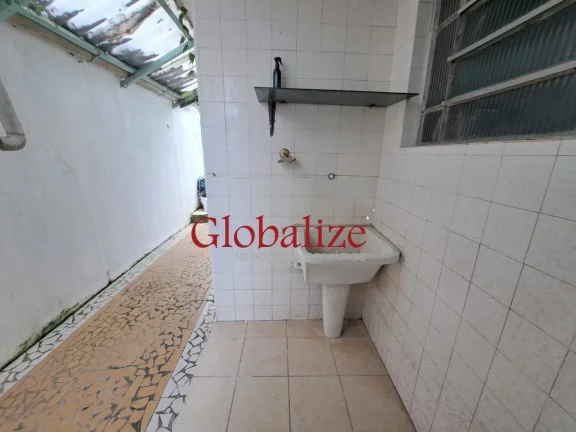 Imagem Casa à venda com 154m², 2 quartos, quintal, vaga para 3 carros por R$645.000,00 no Marapé em Santos