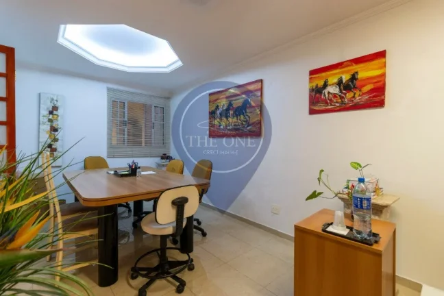 Imagem Casa de Luxo à Venda em Indianópolis, São Paulo-SP: 3 Quartos, 1 Suíte, 1 Sala, 4 Banheiros