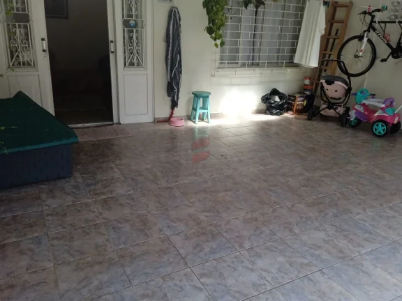 Imagem Sobrado Averbado à Venda no Centro de Pinhais – Rua Santa FéSobrado averbado localizado no Centro de Pinhais, em excelente região, próximo a comércios, escolas e serviços.Características do imóvel:4 dormitórios, sendo 1 suíteBanheiro socialLavaboSala de e