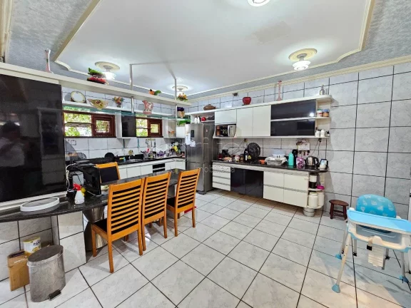 Imagem # Casa dos Seus Sonhos à Venda no Bairro Montese ### Descrição do Imóvel Apresentamos uma casa e...