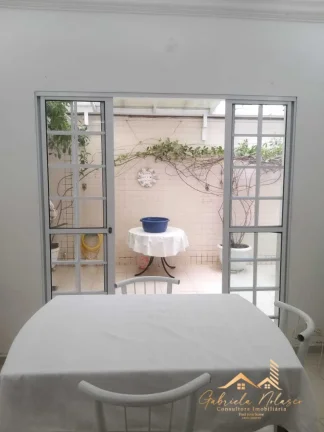 Imagem Excelente Casa à Venda no Boqueirão em Santos: Espaço, Conforto e Comodidade em um Sobrado Charmoso