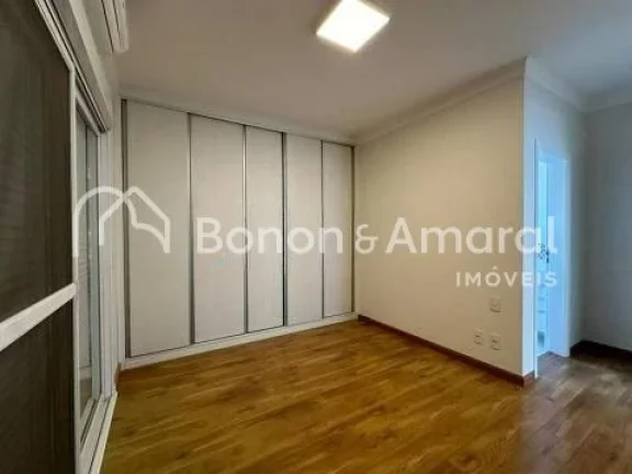 Imagem Imóvel amplo à venda com 4 quartos, sendo 4 suítes e 5 banheiros e 1 lavabo. Este imóvel está b...