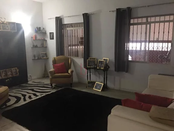 Imagem Casa à venda no Brooklin, Rua Califórnia, 3 quartos sendo 1 suíte, 220m², 3 vagas de garagem.