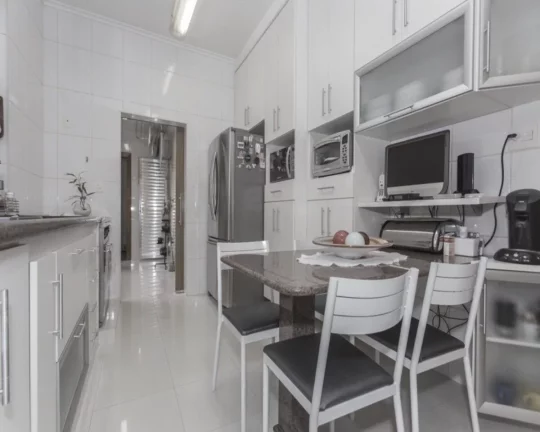 Imagem Apartamento com living para 2 ambientes, 3 dormitórios, sendo 1 suíte, banheiro social, copa-cozin...