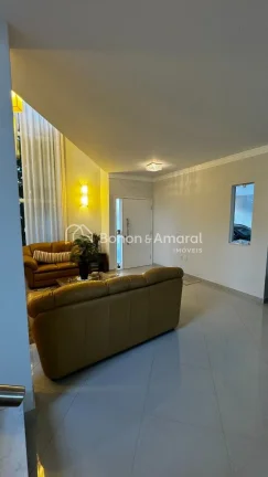 Imagem Casa térrea com 300 m² de construção e 600 m² de terreno.

Imóvel com estrutura sólida, ambie...