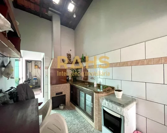 Imagem Ótimo sobrado averbado localizado no Saguaçu, com amplo espaço de fundos, com churrasqueira, pisc...