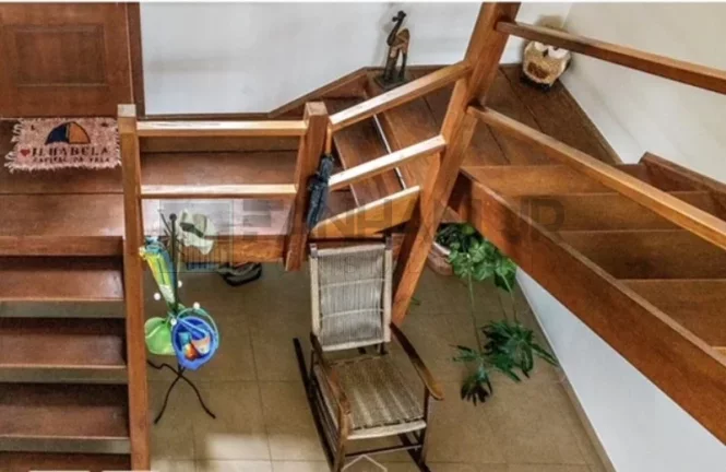 Imagem Venha desfrutar de uma estadia inesquecível em nossa luxuosa casa, localizada em um exclusivo condomínio fechado de alto padrão, próximo à deslumbrant