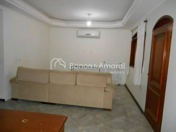 Imagem Linda e espaçosa casa com com toque rústico. Possui terreno de 286m² e 230m² de área construíd...