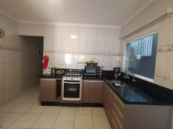 Imagem Casa á 700m da Praia, 2 dorms toda reformada à venda em Peruíbe
