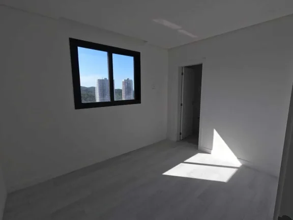 Imagem Apartamento com 2 dormitórios sendo 1 suíte e 2 vagas de garagem na Praia Brava/SC