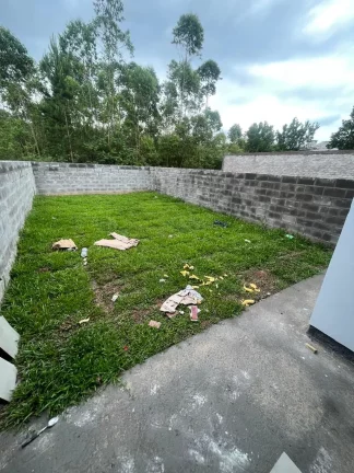 Imagem Casa de 2 quartos com amplo espaço de pátio em excelente localização do Bairro Oeste- Sapiranga