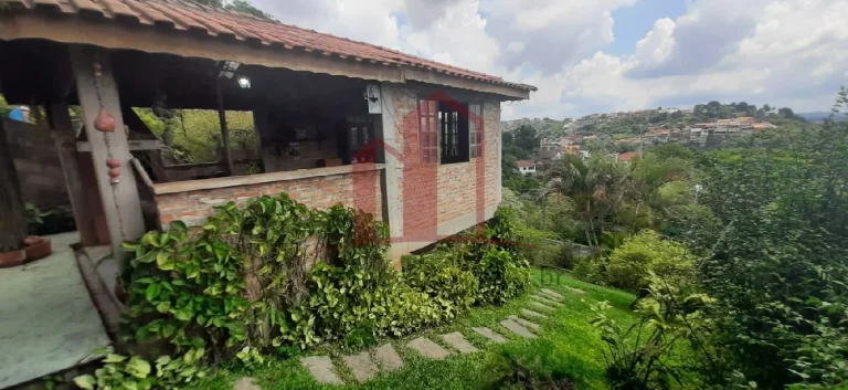 Imagem Imperdível oportunidade: Casa à venda no Centro de Franco da Rocha-SP, com 4 quartos, 1 suíte, 2 salas e mais!