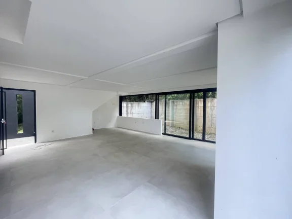 Imagem Casa à Venda em Canasvieiras Condomínio Fechado 3 Suítes