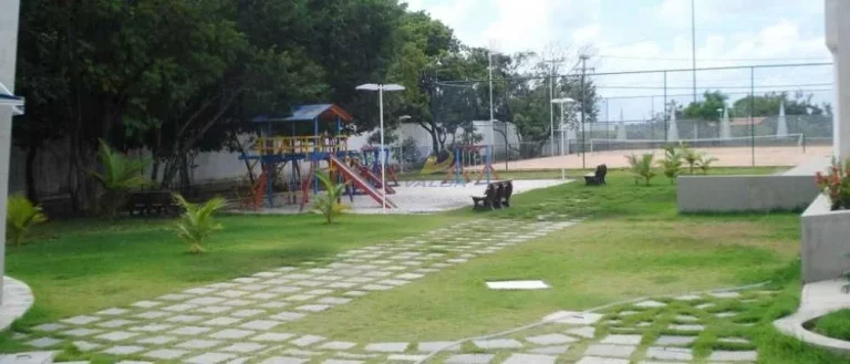 Imagem Vendo excelente lote no Condomínio fechado Extremo Oriental, posição sul, medindo 18m00 X 30m00 (540,00 m2).