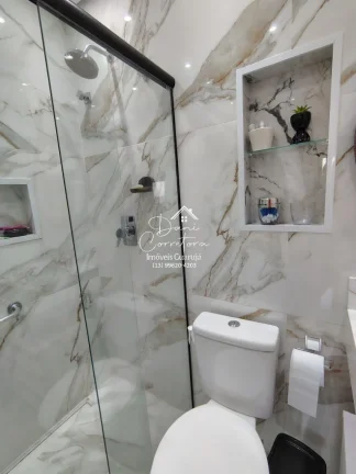 Imagem Imperdível! Apartamento de 2 quartos com suíte e 2 vagas de garagem em Pitangueiras, Guarujá-SP - 78m² de conforto e elegância!