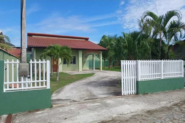 Imagem Casa em condomínio fechado,dois dormitórios sendo 1 suíte com closet e quarto auxiliar.