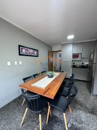 Imagem Casa em Condomínio Fechado!
Excelente casa, 3 dormitórios, sendo 2 suítes, lavabo, sala para dois...