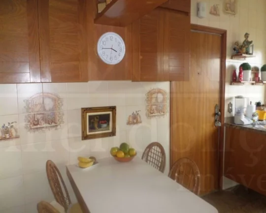 Imagem Apartamento com living para 02 ambientes, 03 dormitórios sendo 01 suíte com piso de carpete, banhe...