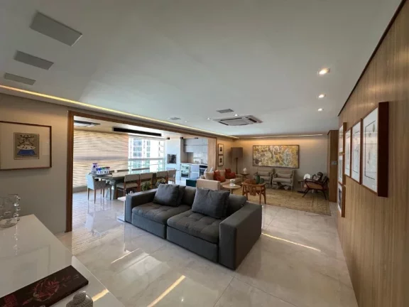 Imagem A 5ª Avenida Imóveis apresenta essa exclusiva e bem decorada unidade de 3 Suites + gabinete no CONDOMÍNIO BARRA PORTO no melhor ponto da BARRA: