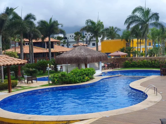 Casa à Venda em Condominio de Altao Padrão no Massaguaçu em Caraguatatuba