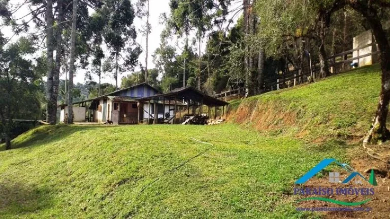 Imagem Paraíso Rural na Serra da Mantiqueira: Rancho com Vista Deslumbrante.