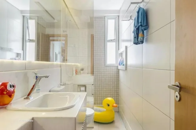 Imagem Localizado no bairro Funcionários, em Belo Horizonte, este apartamento oferece uma combinação per...