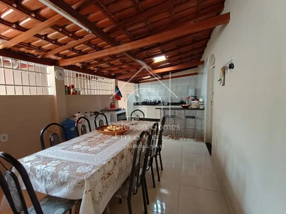 Imagem Casa à venda - Com 5 Quartos - Centro - Mantena - MG