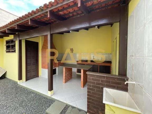 Imagem Venha conhecer essa bela casa em Ubatuba, Santa Catarina, com 3 dormitórios, 2 suítes e garagem co...