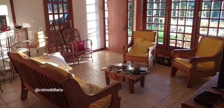 Imagem Descubra esta encantadora casa na Avenida Otacílio Negrão de Lima, localizada no bairro Pampulha e...